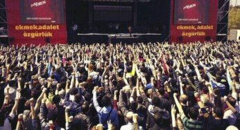 Massive political concert denounces Turkish regime