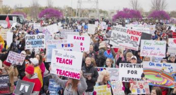 Docentes de Oklahoma confrontan Capitolio