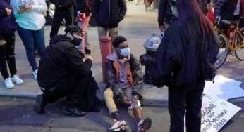 Car hits anti-ICE march in New York Cit